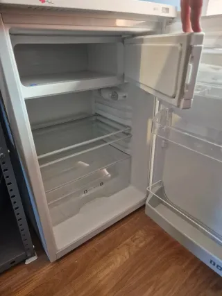 Nevera Edesa Zen bajo encimera