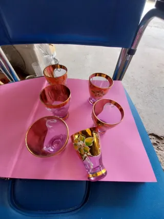 Sei bicchieri decorati oro e rosa