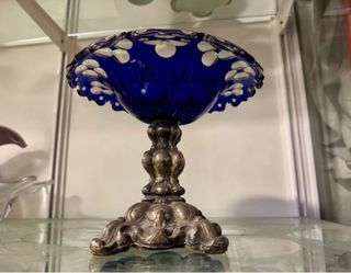 Centro de mesa cristal Bohemia azul con base metál