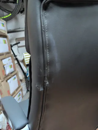 Silla de oficina gris regulable