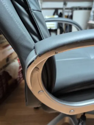 Silla de oficina gris regulable