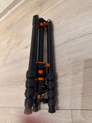 Trípode K&F Concept Negro y Naranja