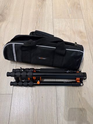 Trípode K&F Concept Negro y Naranja