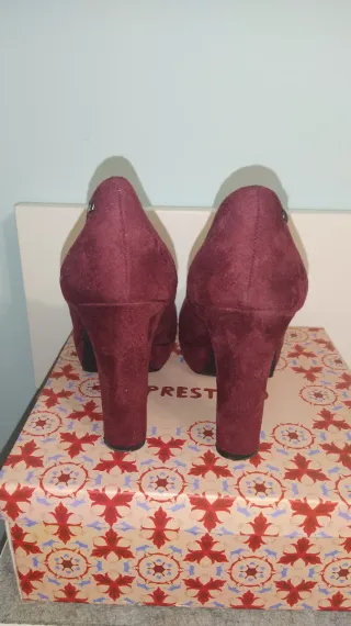 Zapatos de ante Mustang Feelings color vino