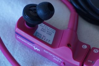 Sony NWZ-W253 Auriculares Deportivos Rosa/Morado