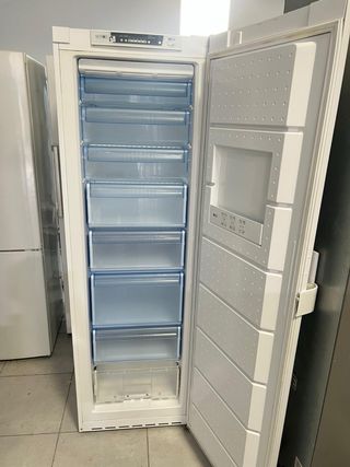 Congelador vertical blanco
