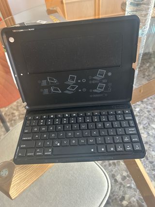 Cover metallica con tastiera per iPad Air