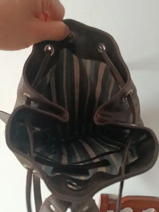 Mochila de cuero marrón