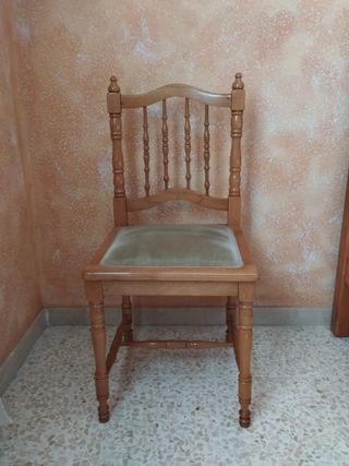 Silla madera de castaño tapizada en terciopelo