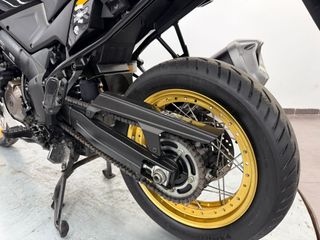 Suzuki V-Strom 1050 XT Negra/Dorada 2022