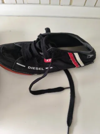 Zapatillas Diesel Negras y Rojas