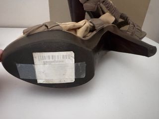 Sandalias Burberry Talla 40 beige piel