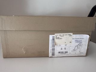 Sandalias Burberry Talla 40 beige piel