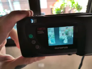 Olympus Camedia C-860L . Digicam CCD año 2000. Y2K