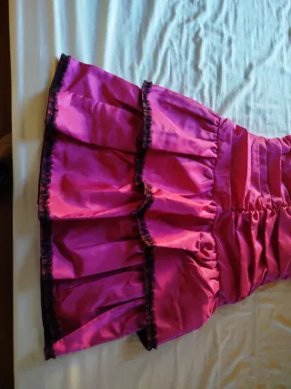 Vestido fiesta fucsia con volantes