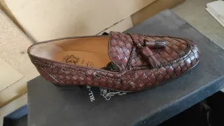 Zapato de piel trenzado con piso de cuero