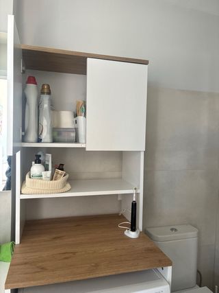 Armario baño madera y blanco