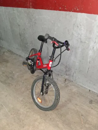Bicicleta infantil roja Btwin