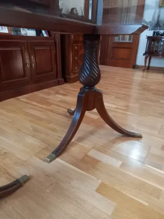 Comedor clásico mesa cristal y sillas madera