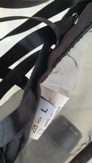 Corsé negro de mujer con cordones