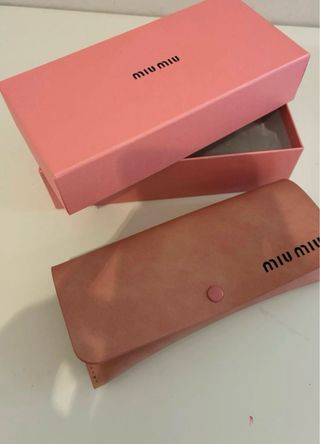 Gafas de sol Miu Miu negras