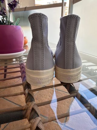 Converse grises sin cordones