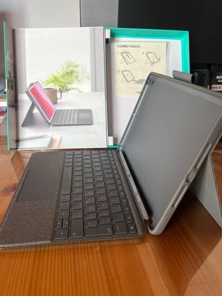 Cover con tastiera Logitech Combo Touch iPad7/8/9 + Penna