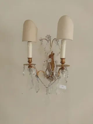 Lámpara de pared dorada con cristales