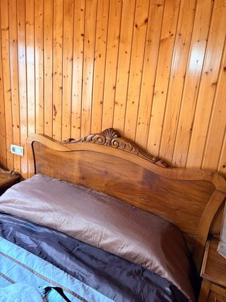 Cabecero de madera tallada