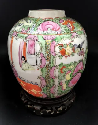 Jarrón antiguo en peana de cerámica de Macau