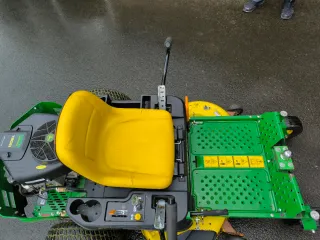 Cortacésped John Deere Z235