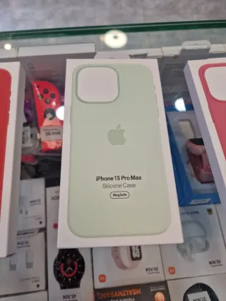 Funda silicona iphone 15 pro max.     precio/u