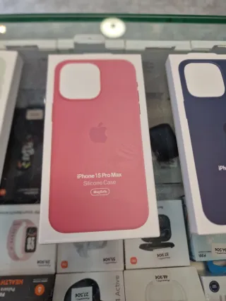 Funda silicona iphone 15 pro max.     precio/u