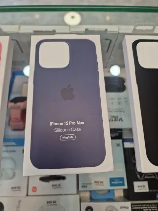 Funda silicona iphone 15 pro max.     precio/u