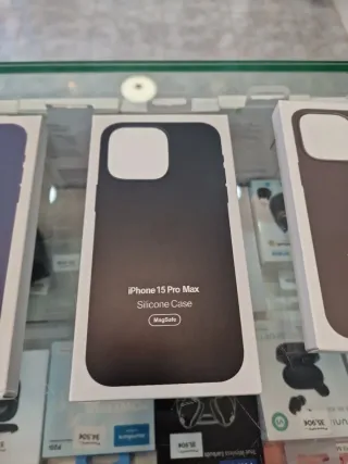 Funda silicona iphone 15 pro max.     precio/u