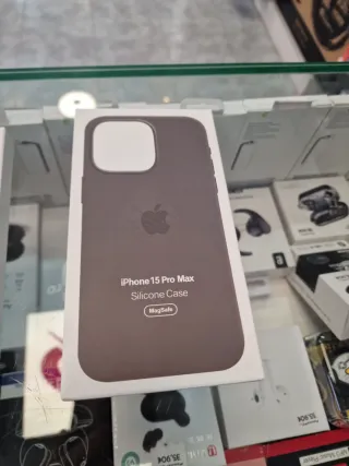 Funda silicona iphone 15 pro max.     precio/u