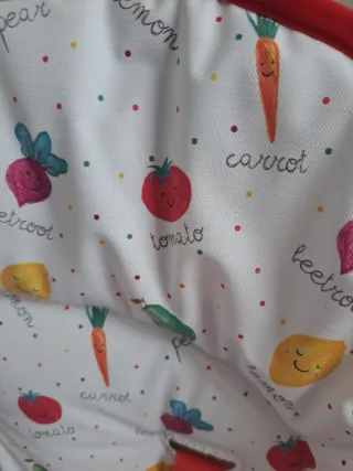 Trona infantil con estampado de frutas