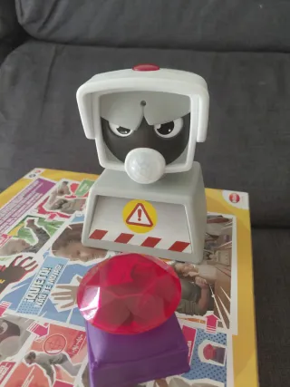 Cámara Espía Bizak Roba el Diamante