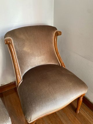 Pareja de butacas de terciopelo y madera
