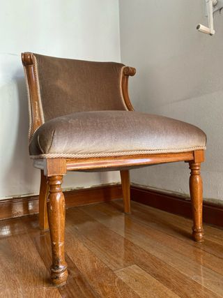 Pareja de butacas de terciopelo y madera