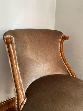 Pareja de butacas de terciopelo y madera