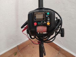 Caña de pesca con carrete eléctrico