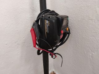 Caña de pesca con carrete eléctrico
