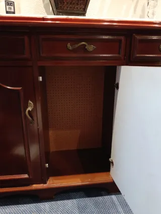 Mueble madera con tope mármol