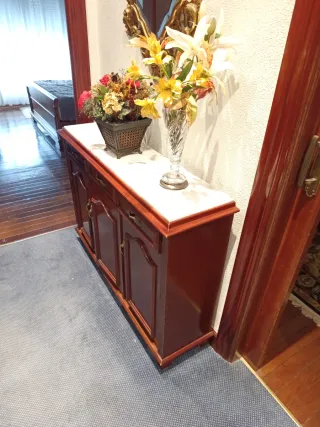 Mueble madera con tope mármol