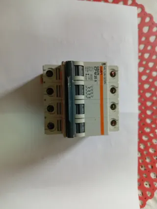 ICP-M 4 Polos 20A Interruptor Termomagnético