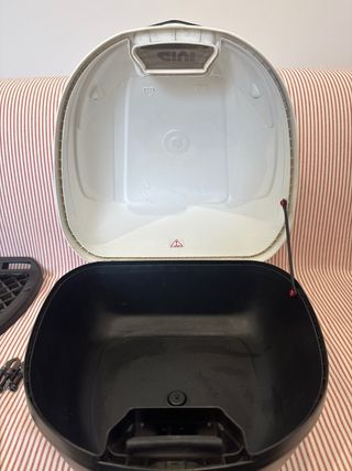 Baúl Moto GIVI 37L Negro/Blanco