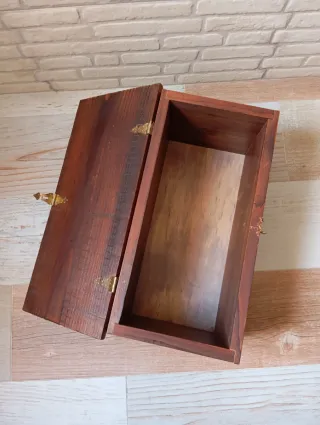 Baúl de madera con rosas