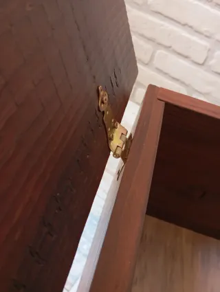 Baúl de madera con rosas