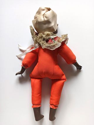 MUÑECA NEGRA DE PORCELANA